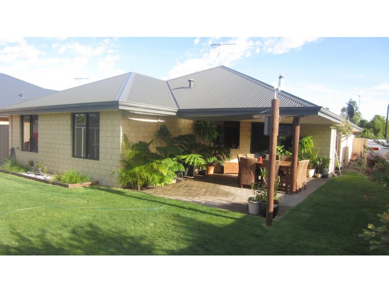 5 Flinders Crescent, Abbey WA 6280