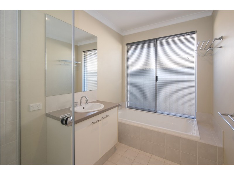 4 Beachfields Drive, Broadwater WA 6280