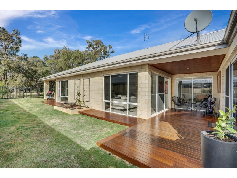 56 Pickmore Circus, West Busselton WA 6280