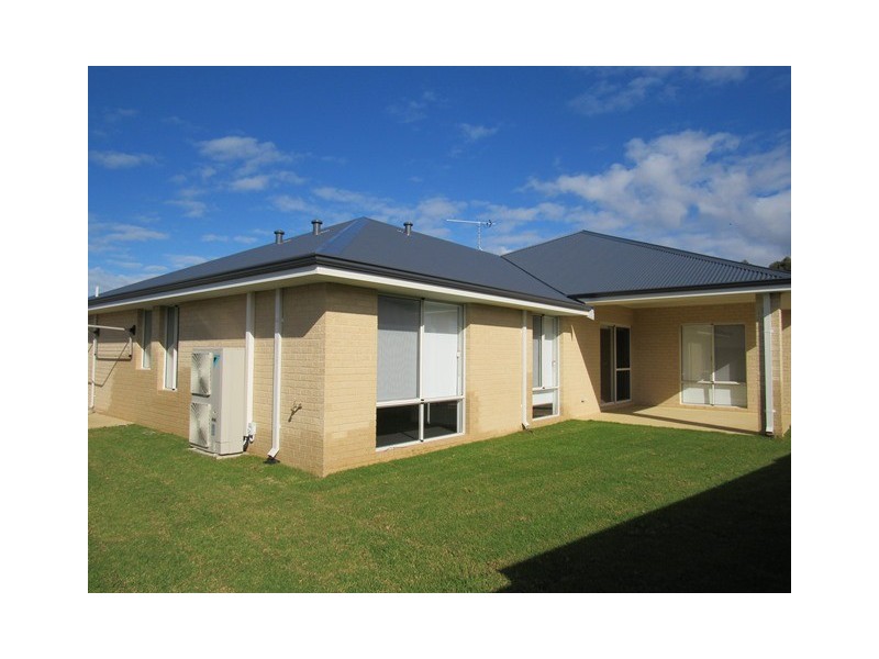 142 Dunsborough Lakes Drive, Dunsborough WA 6281