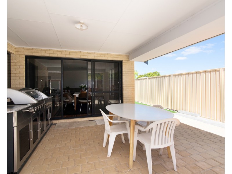 5 Bourke Way, Broadwater WA 6280