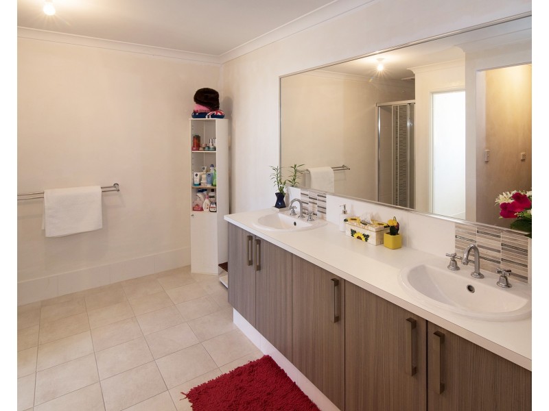 5 Bourke Way, Broadwater WA 6280