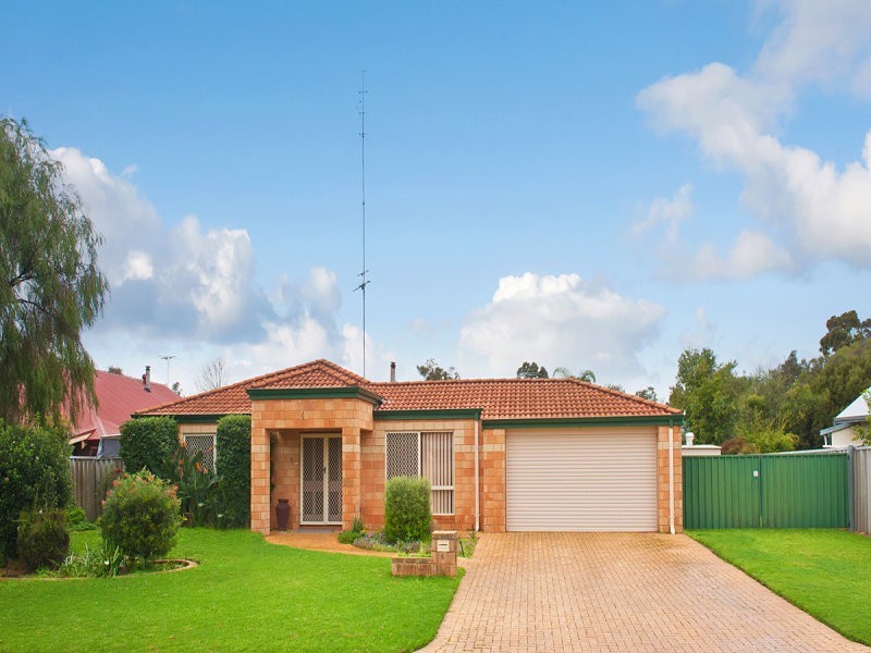 4 Karrinyup Retreat, West Busselton WA 6280