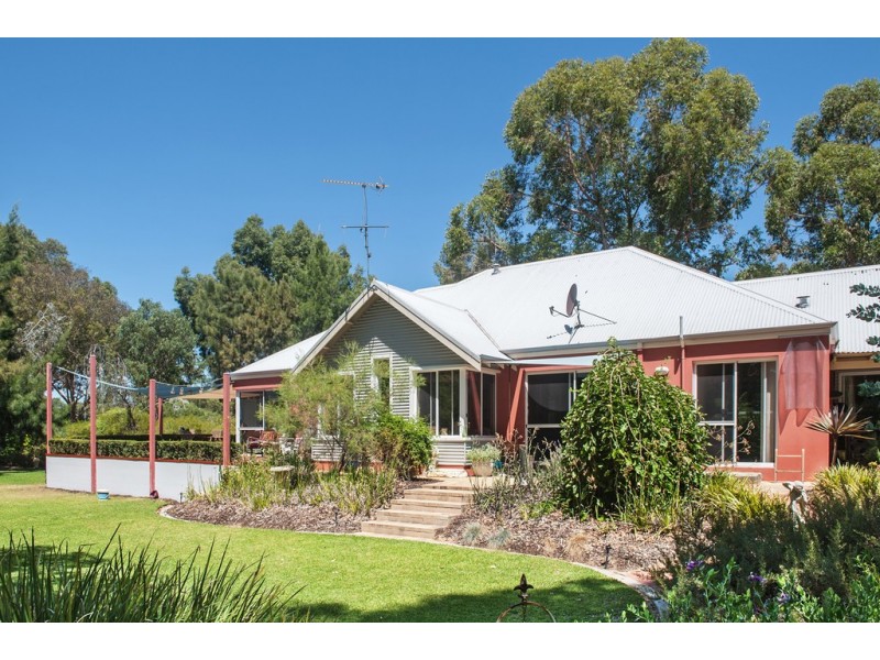 15 Wallaby Gardens, West Busselton WA 6280