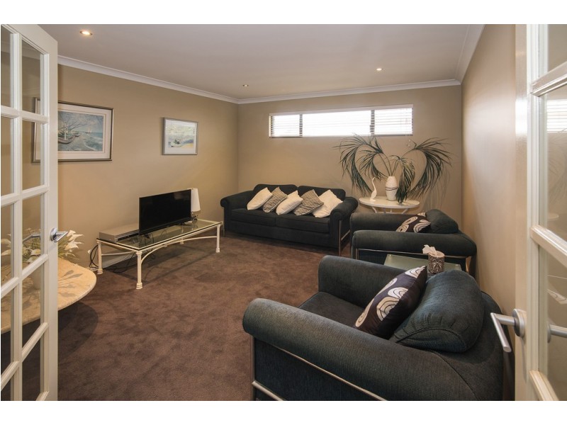8 Mainsail Street, Geographe WA 6280