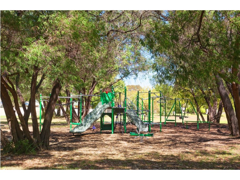 2/11 Kingfisher Boulevard, West Busselton WA 6280