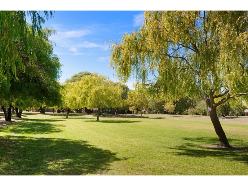 2/11 Kingfisher Boulevard, West Busselton WA 6280