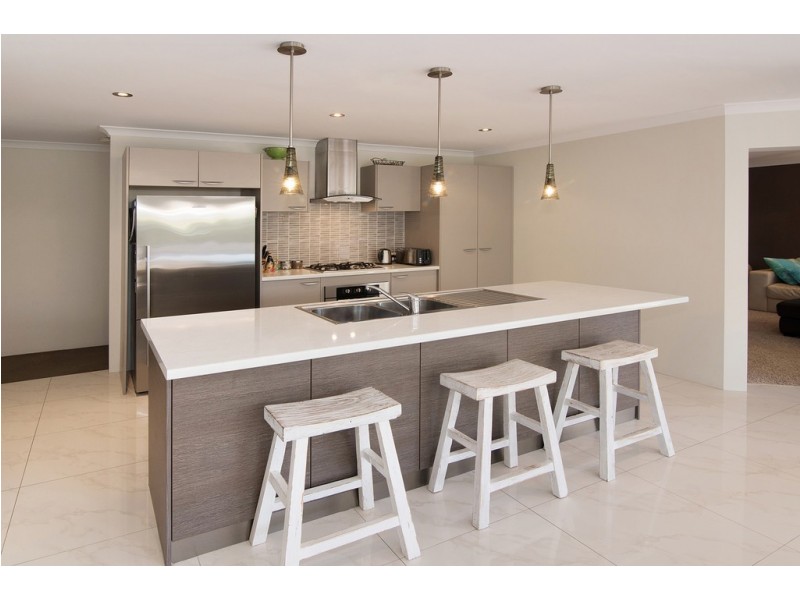 10 Nougat Crescent, Yalyalup WA 6280