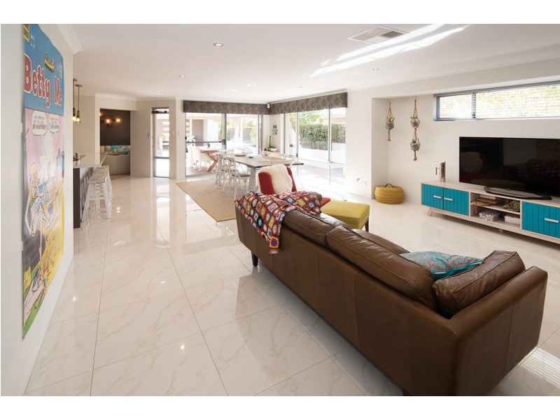10 Nougat Crescent, Yalyalup WA 6280