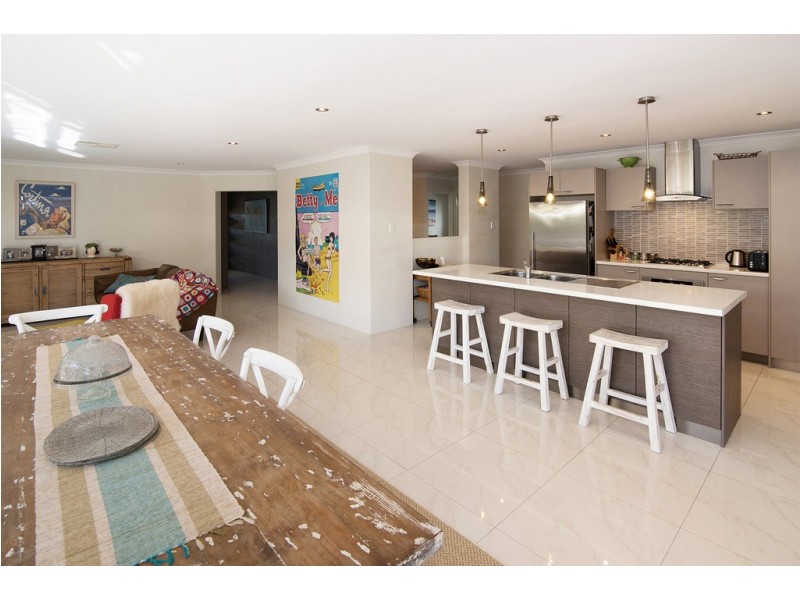 10 Nougat Crescent, Yalyalup WA 6280