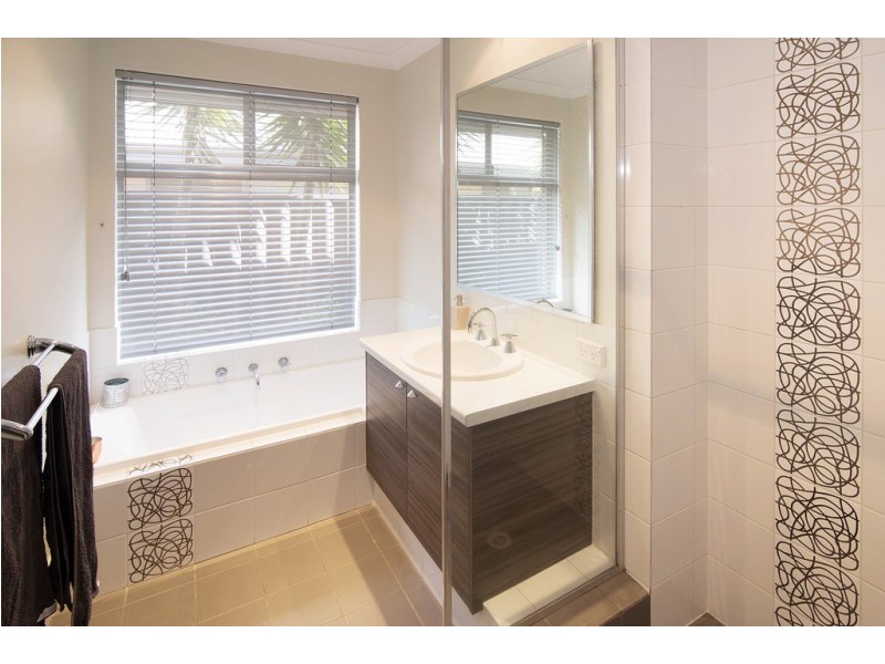 10 Nougat Crescent, Yalyalup WA 6280
