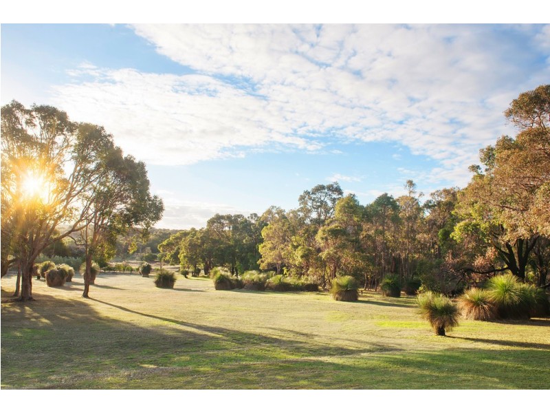 33 Koorabin Drive, Yallingup WA 6282