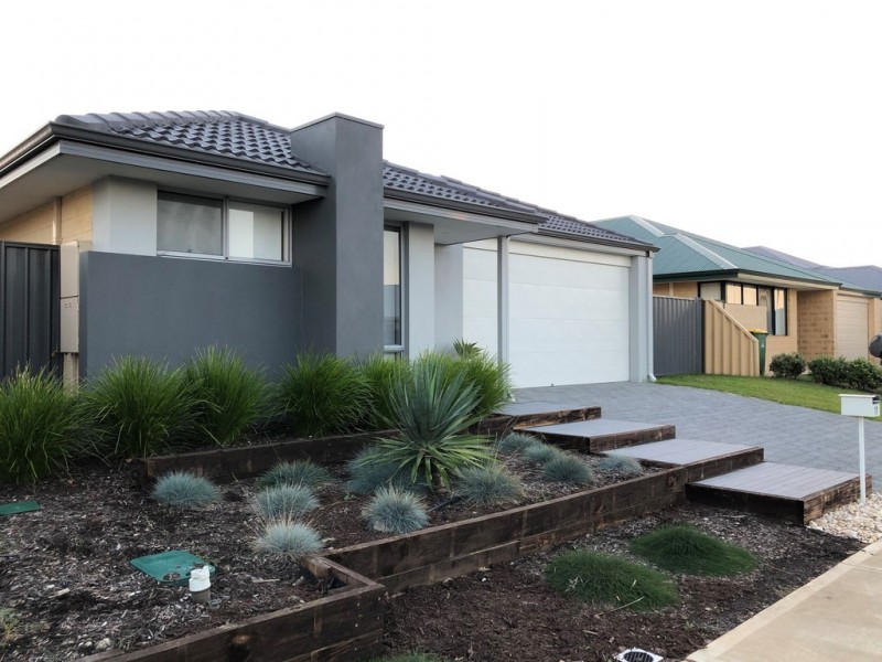 11 Toulon Way, Yalyalup WA 6280