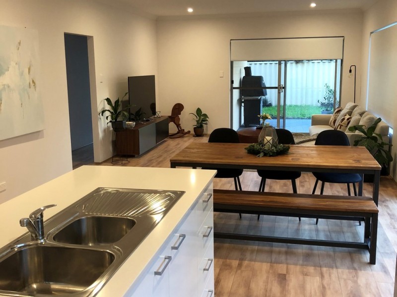 11 Toulon Way, Yalyalup WA 6280