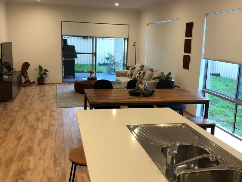 11 Toulon Way, Yalyalup WA 6280