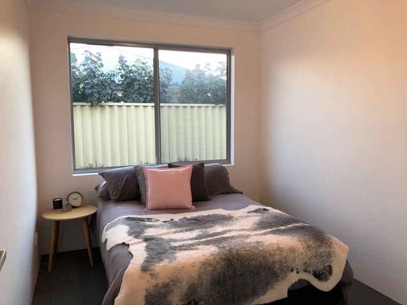 11 Toulon Way, Yalyalup WA 6280