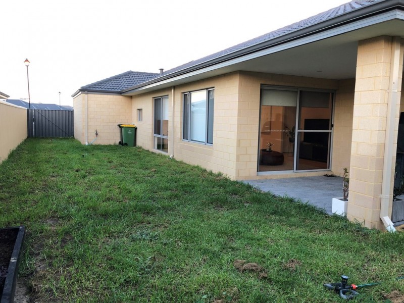11 Toulon Way, Yalyalup WA 6280