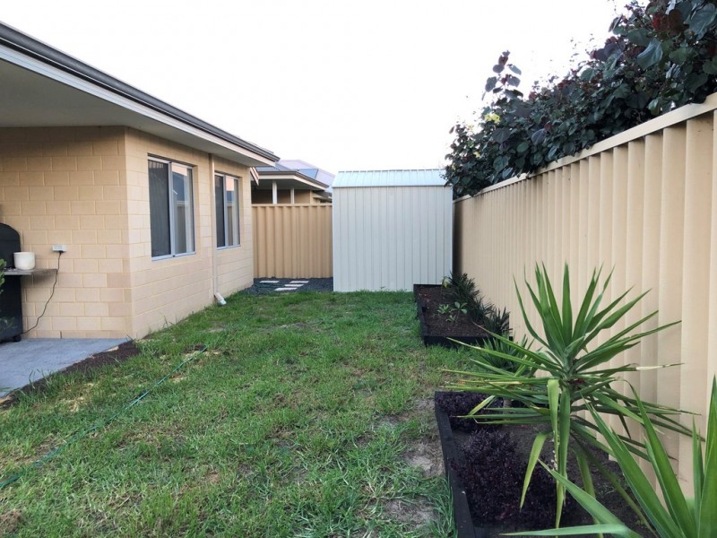 11 Toulon Way, Yalyalup WA 6280