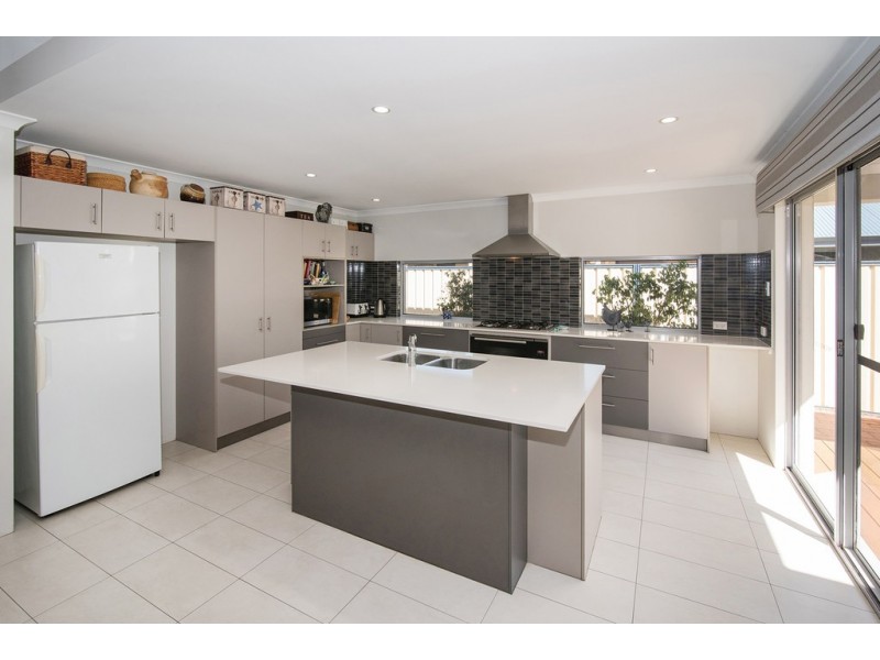 11 Headstay Cove, Geographe WA 6280