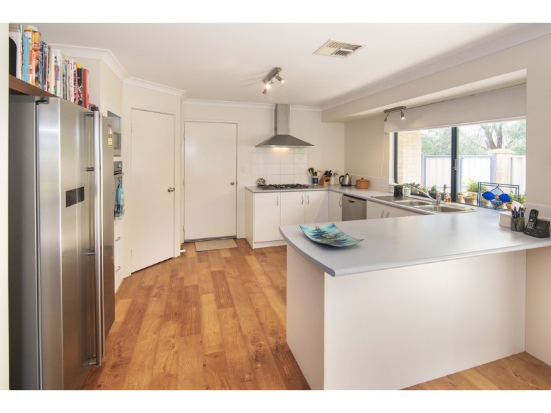 8 Dobson Court, Broadwater WA 6280