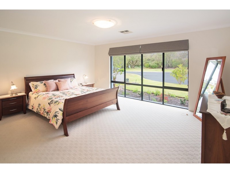 8 Dobson Court, Broadwater WA 6280