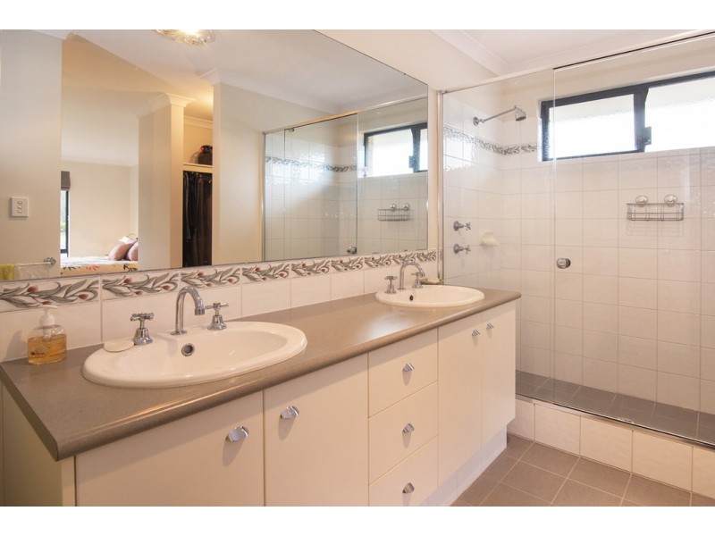 8 Dobson Court, Broadwater WA 6280