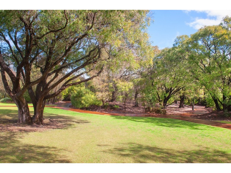 8 Dobson Court, Broadwater WA 6280