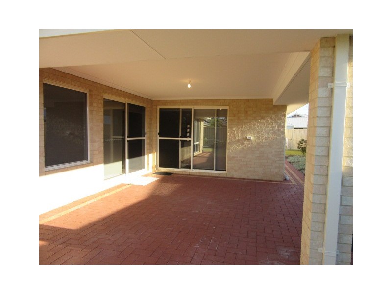 6 Mistral Bend, Yalyalup WA 6280