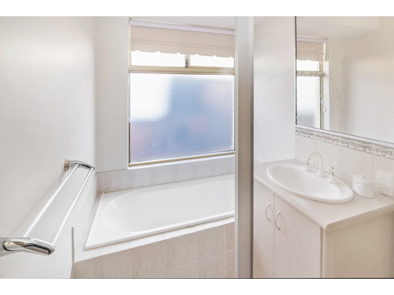 4/66 Carey Street, Busselton WA 6280