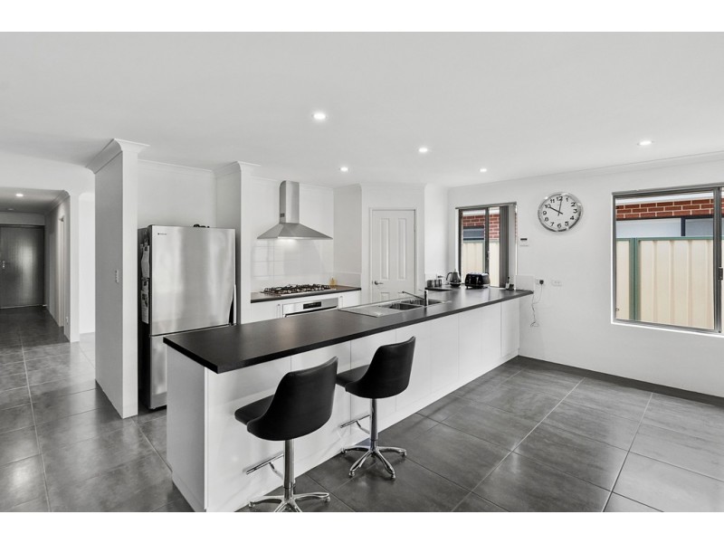 9 Billabong Street, Yalyalup WA 6280