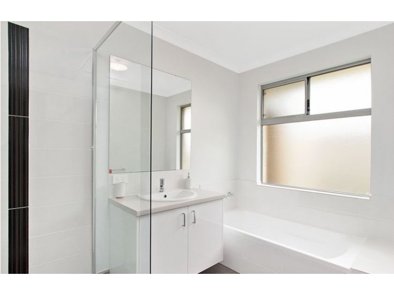 30 Amberjack Avenue, Kealy WA 6280