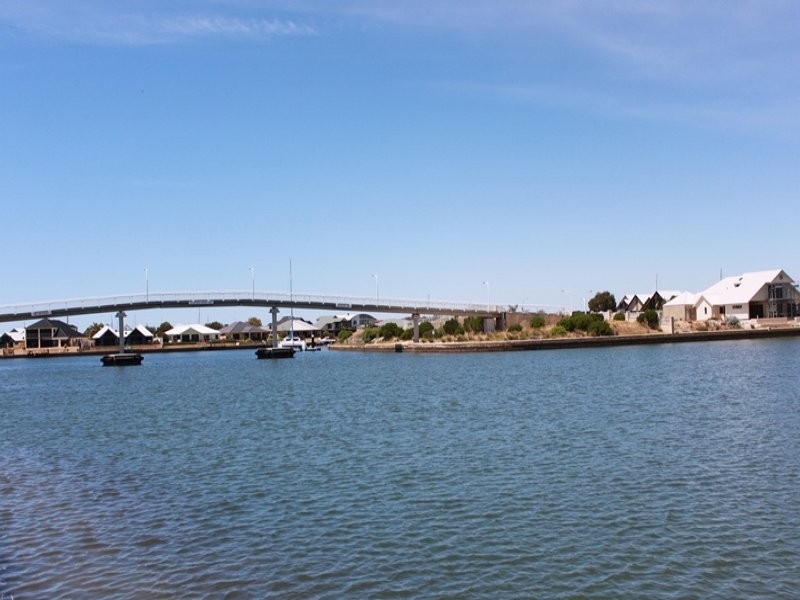 4 Lanyard Boulevard, Geographe WA 6280