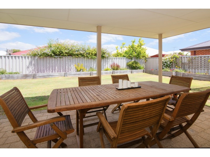 10 Dairylands Drive, Broadwater WA 6280