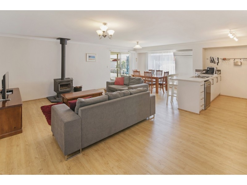 10 Dairylands Drive, Broadwater WA 6280