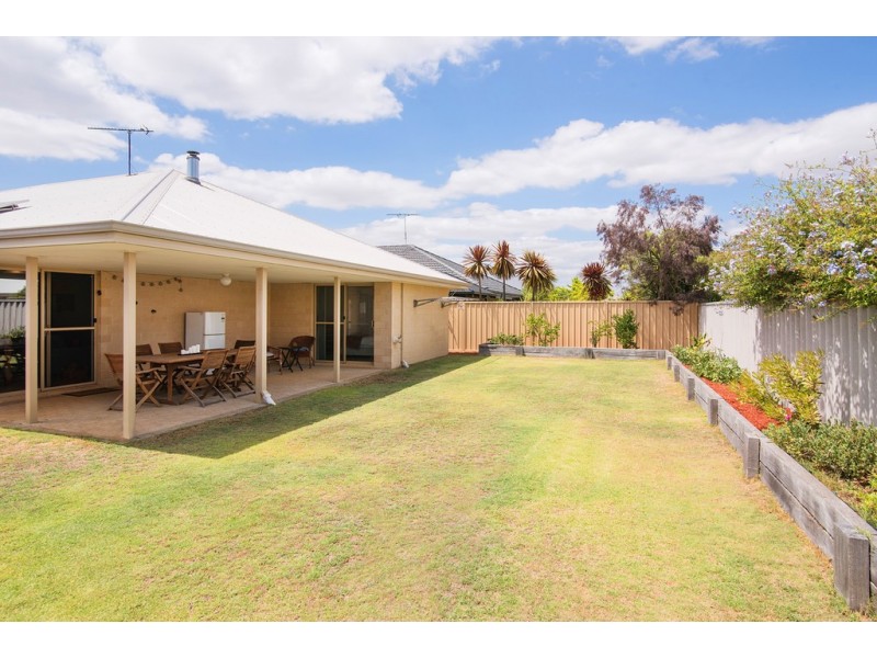 10 Dairylands Drive, Broadwater WA 6280