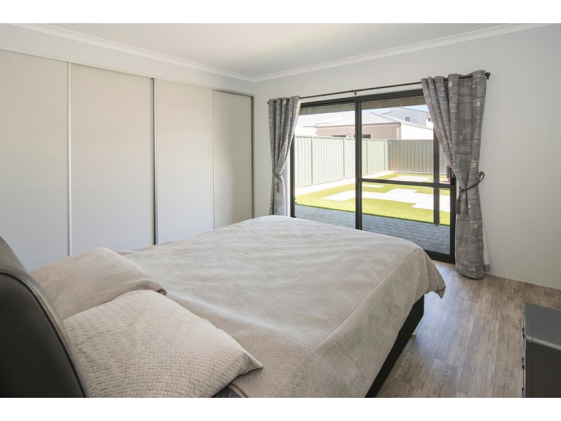 215 Marine Terrace, Geographe WA 6280
