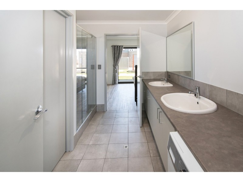 215 Marine Terrace, Geographe WA 6280