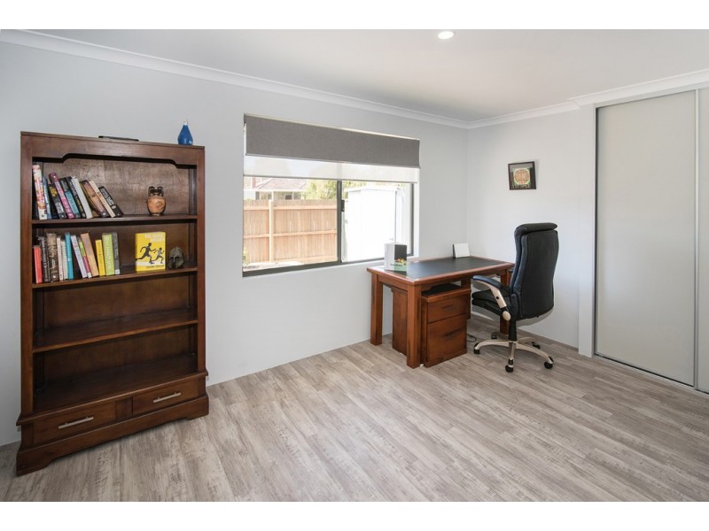 215 Marine Terrace, Geographe WA 6280