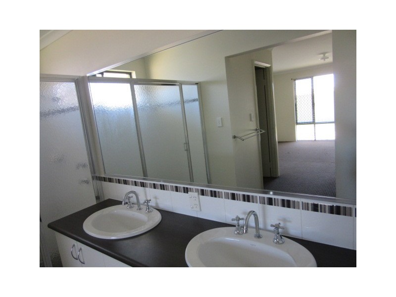 16 Provincia Parade, Yalyalup WA 6280