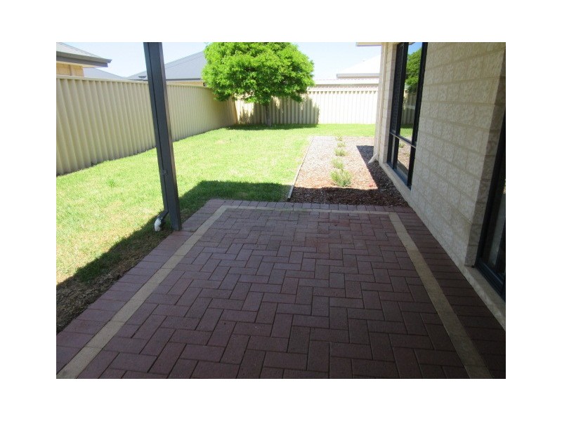16 Provincia Parade, Yalyalup WA 6280