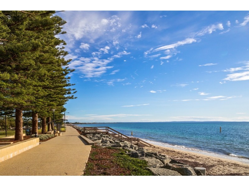 98 Peel Terrace, Busselton WA 6280