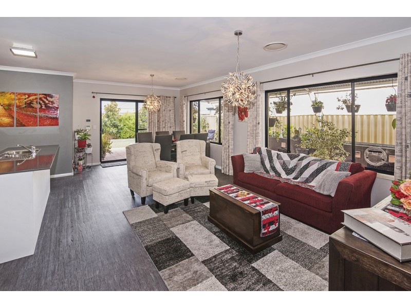 17 Toulon Way, Yalyalup WA 6280