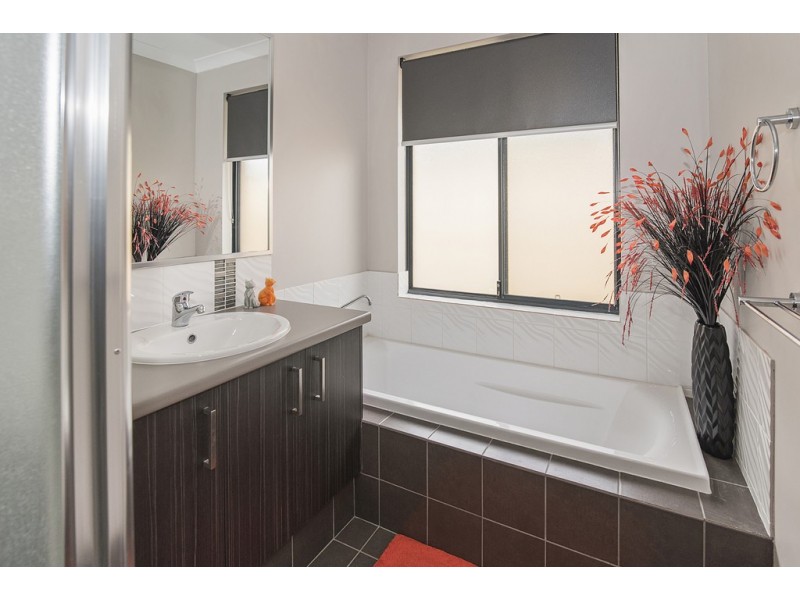 17 Toulon Way, Yalyalup WA 6280