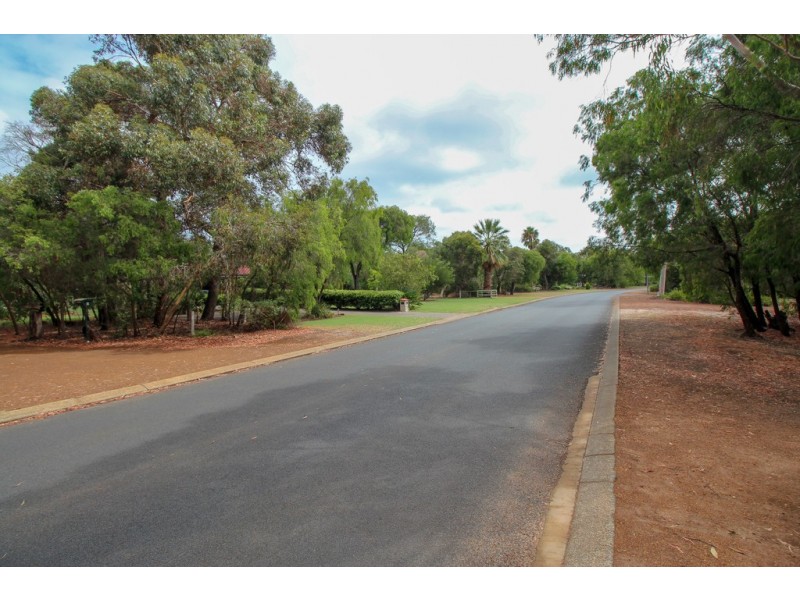 6 Kalgaritch Avenue, West Busselton WA 6280