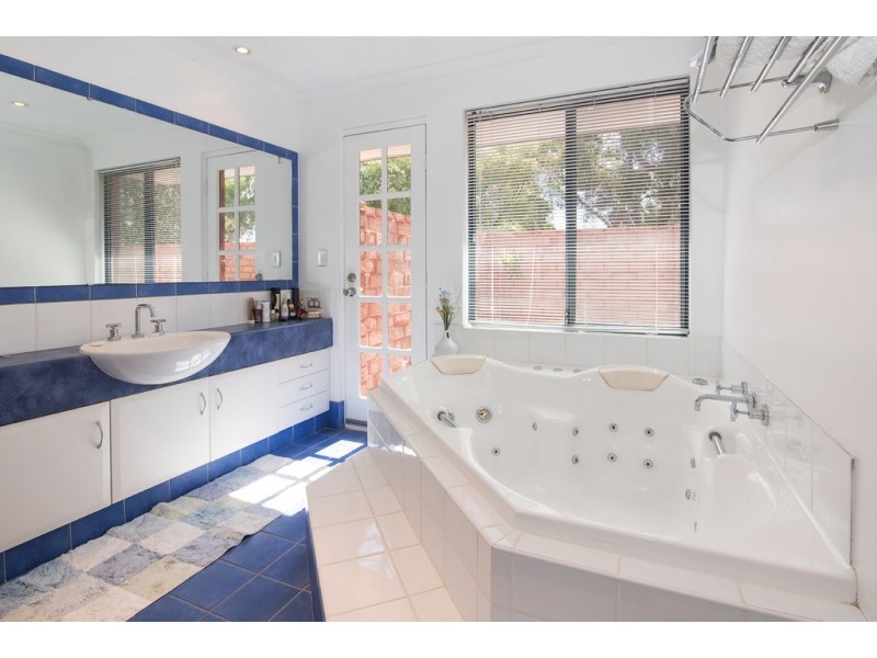 28 Kalgaritch Avenue, West Busselton WA 6280