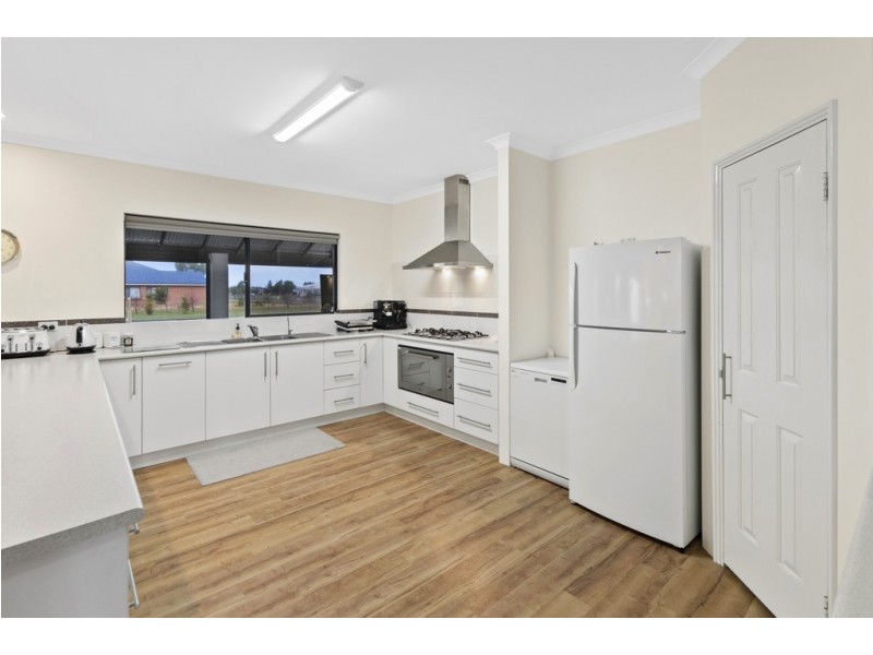 30 Peaceful Way, Ambergate WA 6280