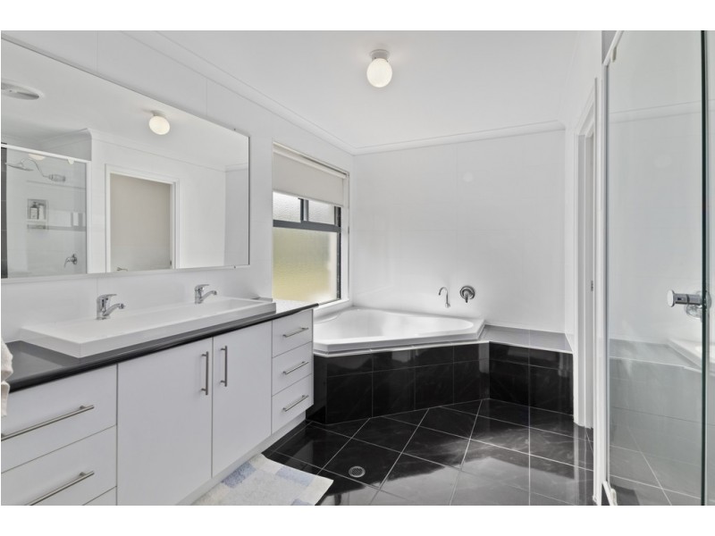 30 Peaceful Way, Ambergate WA 6280