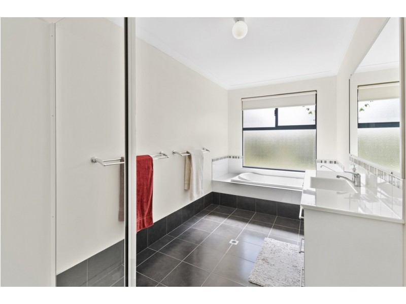 30 Peaceful Way, Ambergate WA 6280