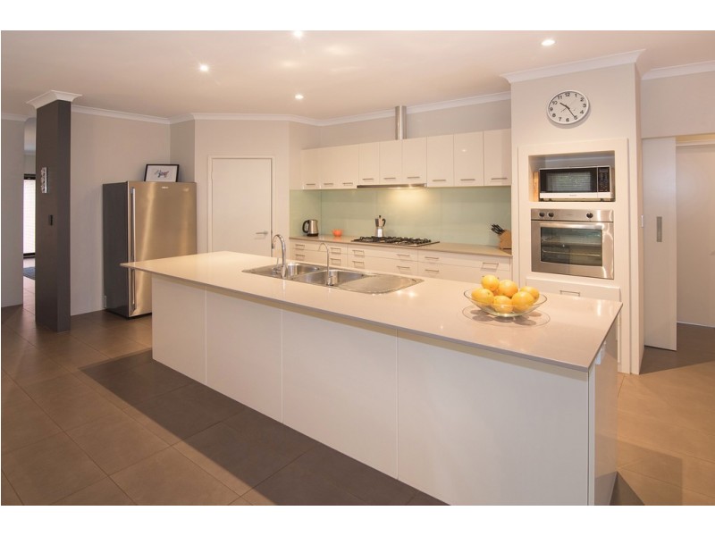 9 Cezanne Way, Yalyalup WA 6280