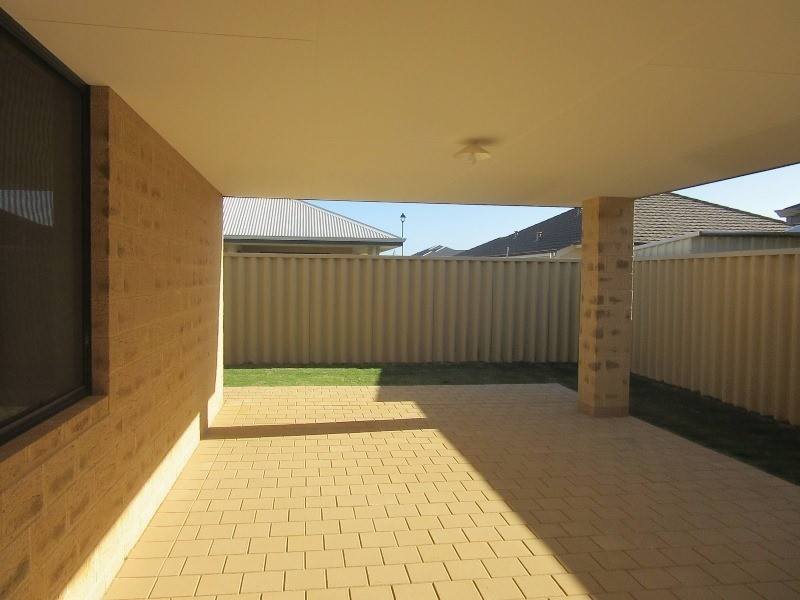 9 Toulon Way, Yalyalup WA 6280